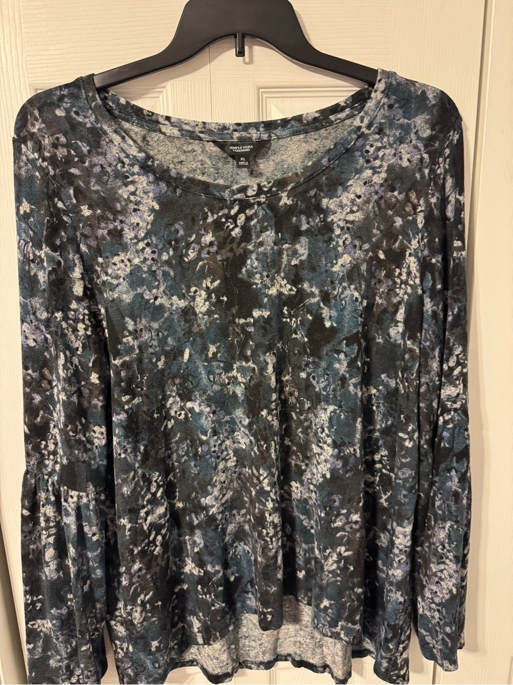 Simply Vera Vera Wang Black & Blue Abstract Long Sleeve Top